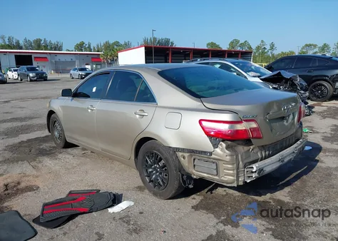 2007 Toyota Camry Le z USA, uszkodzony, nr VIN 4T1BE46K37U008490
